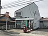 周辺：小牧北里郵便局【小牧北里郵便局は郵便物の発送・受取や貯金・保険など各種サービスに対応し、地域住民の日常生活を支える身近で便利な公共サービス施設です。】 800m