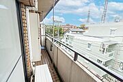 東南向きで陽当たりの良いバルコニーです♪