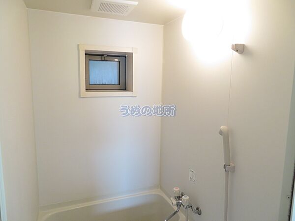 画像24:浴室窓