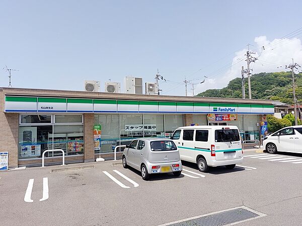 画像23:ファミリーマート 味生店