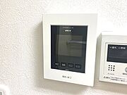 来訪者の確認ができ安心のモニター付インターホン設置