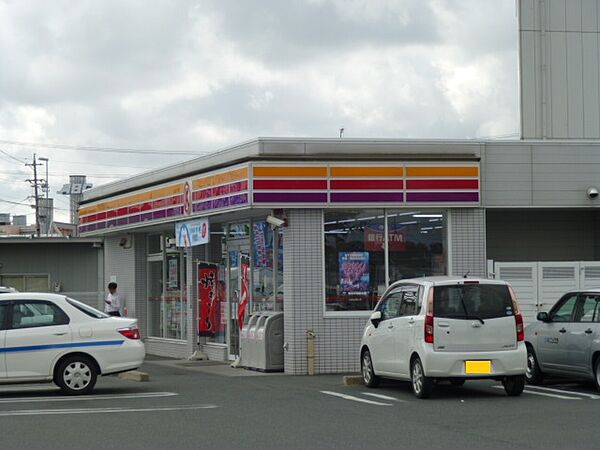 画像10:ファミリーマート 豊田町弥藤太島店（221m）
