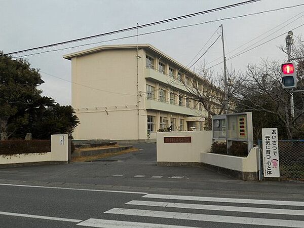 画像18:掛川市立西郷小学校まで1000m