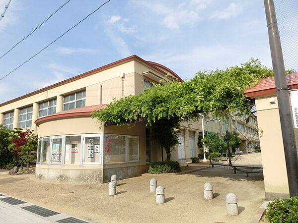 画像16:浜松市立東小学校（388m）