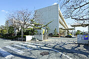 市立萩丘小学校（442m）