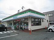 ファミリーマート（558m）