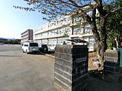東小学校　約720ｍ