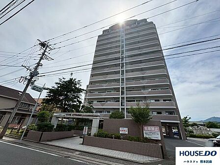 スーパー隣・とにかく立地がポイントのマンションです♪
