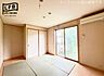 室内：和モダンな雰囲気のお部屋も魅力です。リビングを通らずにそのまま入ることができるので、来客スペースにも便利です♪