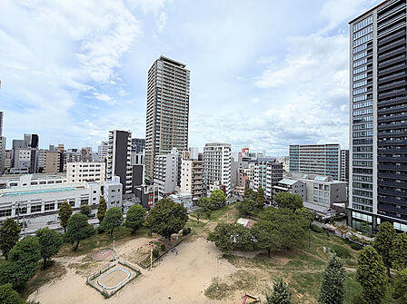 ご覧ください!バルコニーからの眺望です。目の前が公園のため遮る建物なく眺望良好!