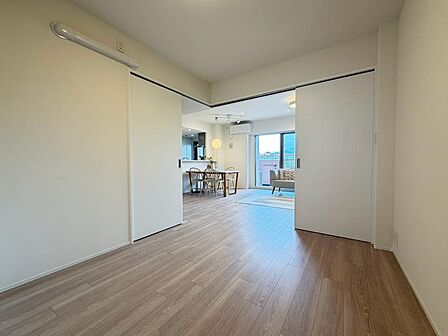77m2超のゆとりある3LDK!2026年6月フルリフォーム済みの美しい住空間。床暖房付きで冬も快適♪5階部分につき開放感も魅力。新生活を気持ちよくスタートできるおすすめの一邸です!