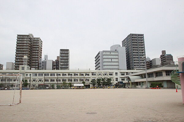 画像14:小学校「広島市立竹屋小学校まで393ｍ」