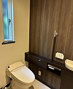 手すり付きのトイレは、セカンドライフにも対応。