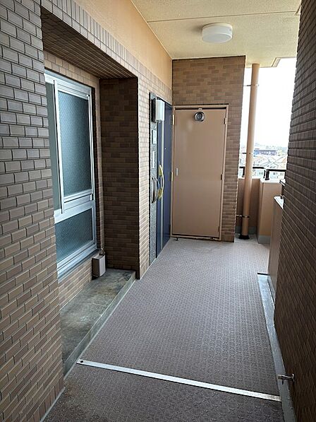 アルコープつき、お部屋の前に植物や荷物が置けます※細則あり