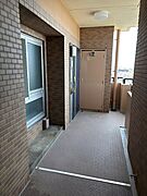 アルコープつき、お部屋の前に植物や荷物が置けます※細則あり