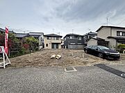 建物南が駐車場なので、遮る建物なく陽当たり良好です。