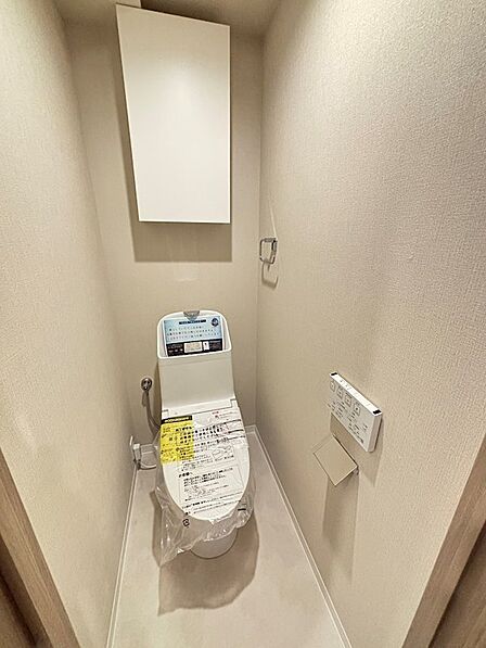 温水洗浄便座、扉つきの物入がうれしい!