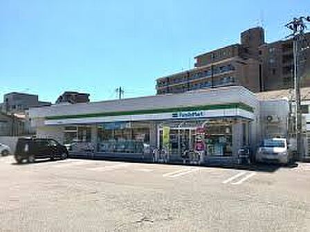 ファミリーマート 上大川前通店(200m)
