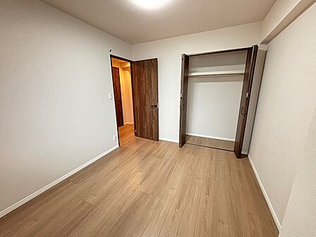 個室にはそれぞれクローゼットがあり、収納も充実。