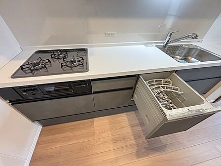 食洗器付きで家事の時短が叶います。