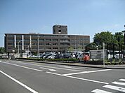 越谷市役所 739m