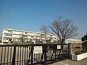 三郷市立鷹野小学校 890m