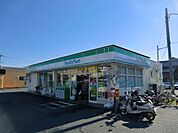 ファミリーマート 215m
