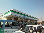 ファミリーマート 徒歩6分。コンビニ 440m