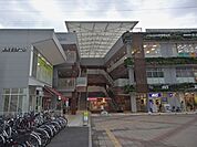 八潮駅南口ショッピングモール 520m