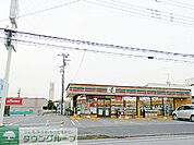 セブンイレブン 徒歩6分。コンビニ 430m