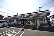 セブンイレブン草加氷川町南店 徒歩7分。 550m