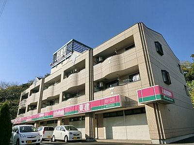 外観：2007年築　前面に建物が無いので日当り良好です