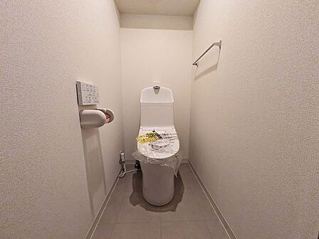 ウォシュレット付きお手洗いです!新品に交換済み♪
