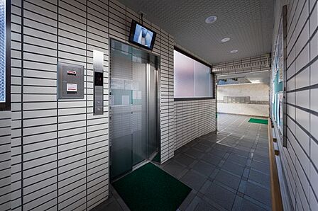高層マンションなのでエレベータは完備しています♪