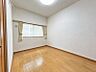 室内：どんなテイストにも合うシンプルな洋室。個性を出せる空間としてお楽しみください！