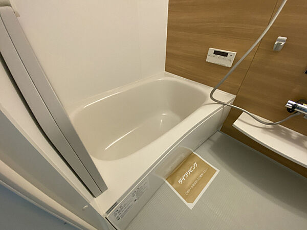 画像5:清潔感のあるバスルーム内(浴室乾燥機付き♪）