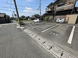 8 / 9