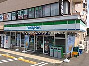 ファミリーマート 徒歩11分。コンビニ 850m