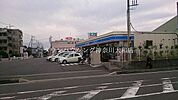 ローソン 海老名中央二丁目店 徒歩5分。コンビニ 390m