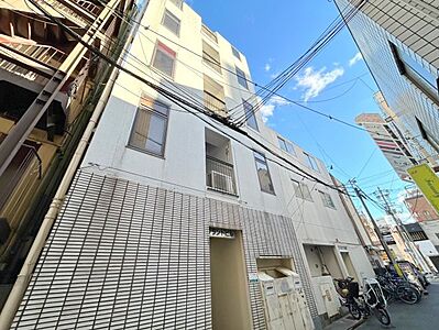 外観：落ち着いた色合いの綺麗なマンションです。 