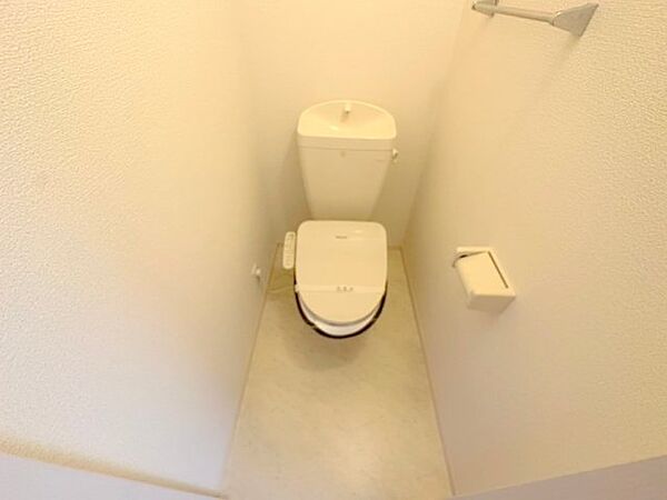 画像10:綺麗なトイレにはウォシュレット標準装備です。 