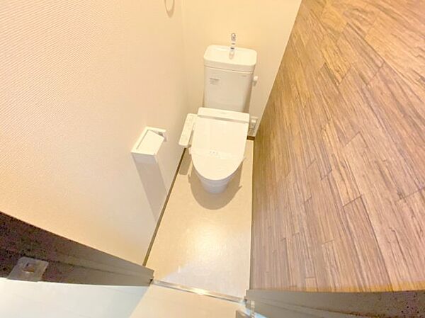 画像7:綺麗なトイレにはウォシュレット標準装備です。 