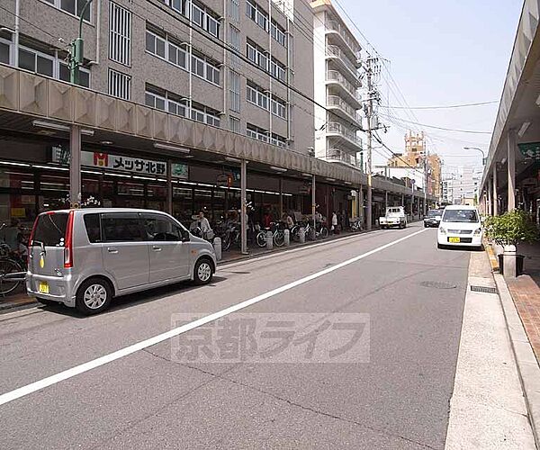 画像25:北野商店街まで100m 昔ながらの北野商店街。スーパーや100均などもありますよ。