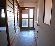 キッチン前から見た玄関側の様子です。