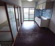 開放感のある広々室内です
