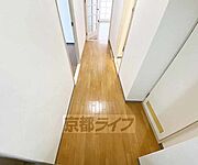 横幅が広く、行き来がしやすいです。