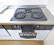 3口ガスコンロとグリルもあるでお料理がはかどります。