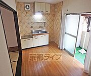 光の入るダイニングスペースです