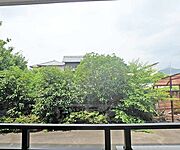 前に建物はなく、見晴らしがいいですね