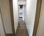 玄関入って廊下なので部屋が独立